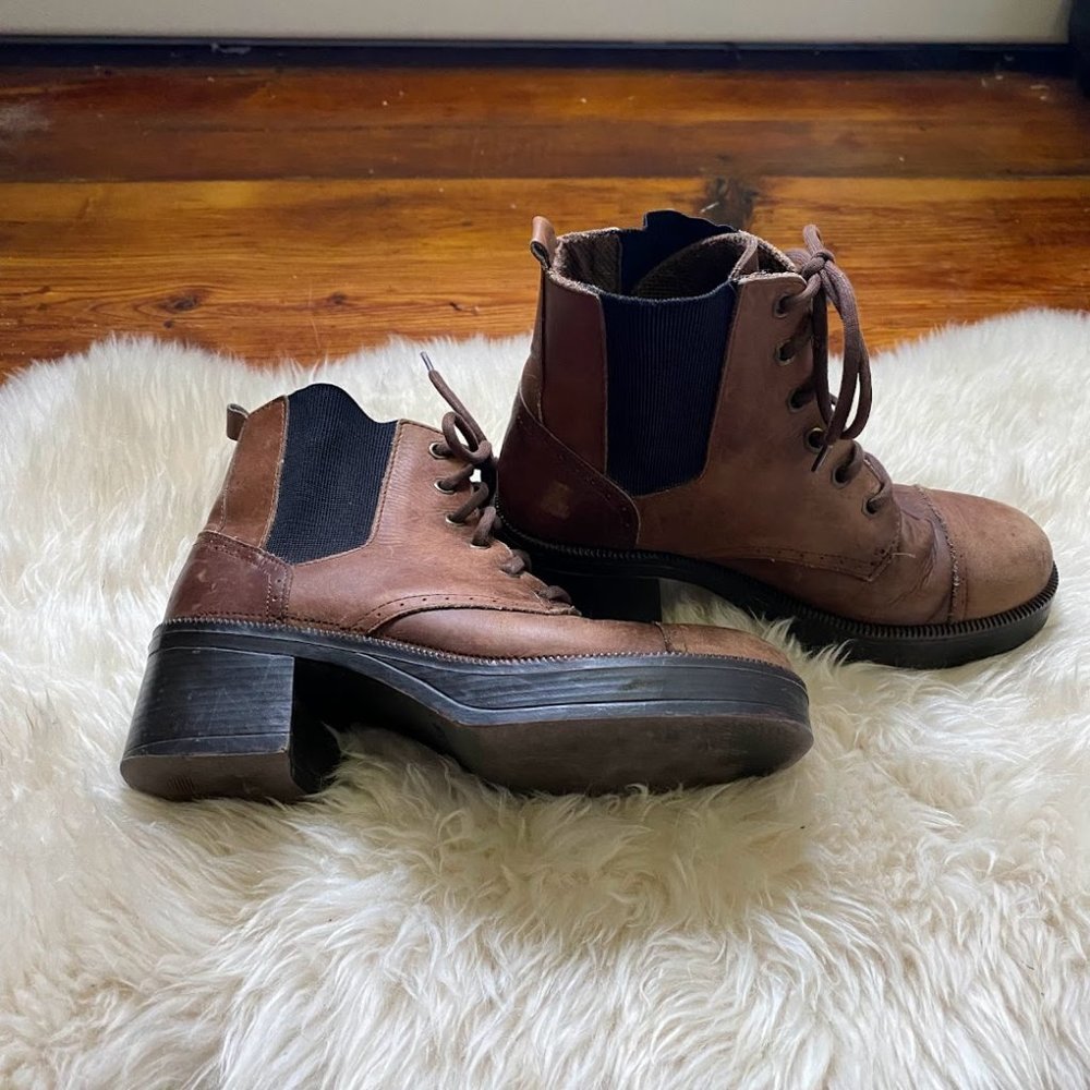 Vintage chunky heel Marie Claire boot